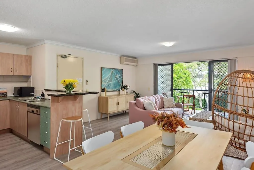 Boho Beauty ~ 2 Bed/2 Bath/1 Car ~ New Farm Apartment Brisbane
