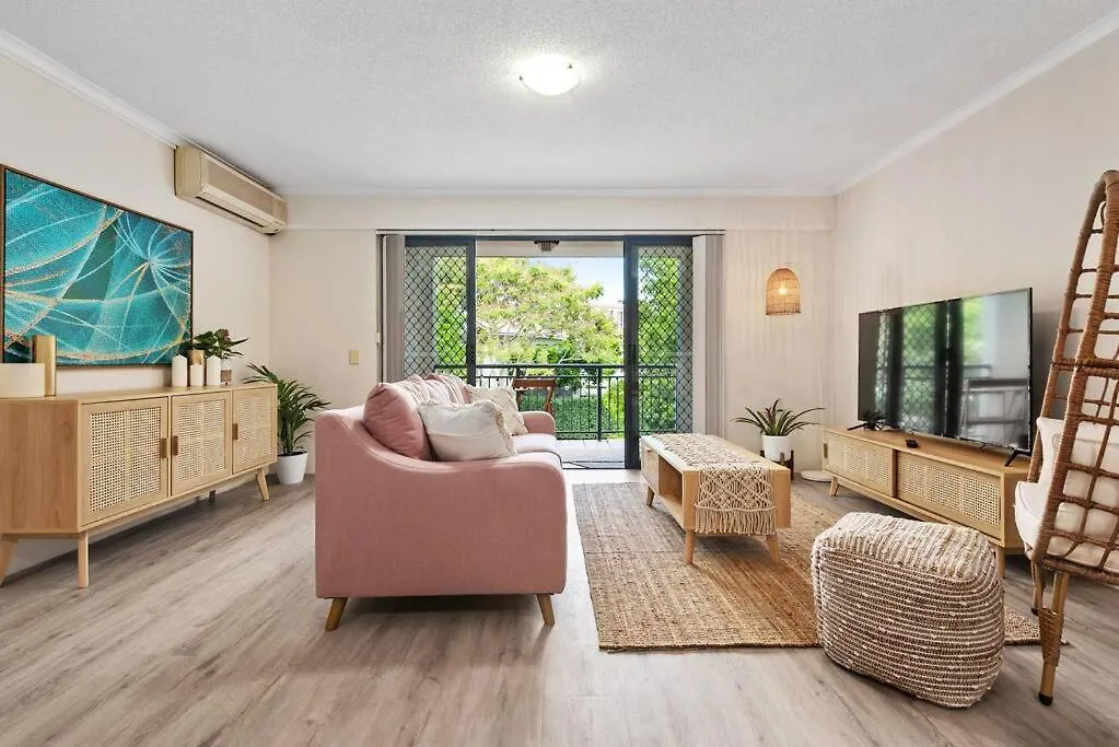 Boho Beauty ~ 2 Bed/2 Bath/1 Car ~ New Farm Apartment Brisbane 0*,