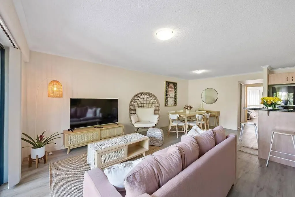 Boho Beauty ~ 2 Bed/2 Bath/1 Car ~ New Farm Apartment Brisbane