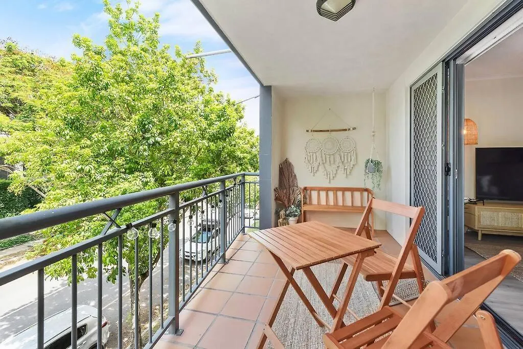 Boho Beauty ~ 2 Bed/2 Bath/1 Car ~ New Farm Apartment Brisbane